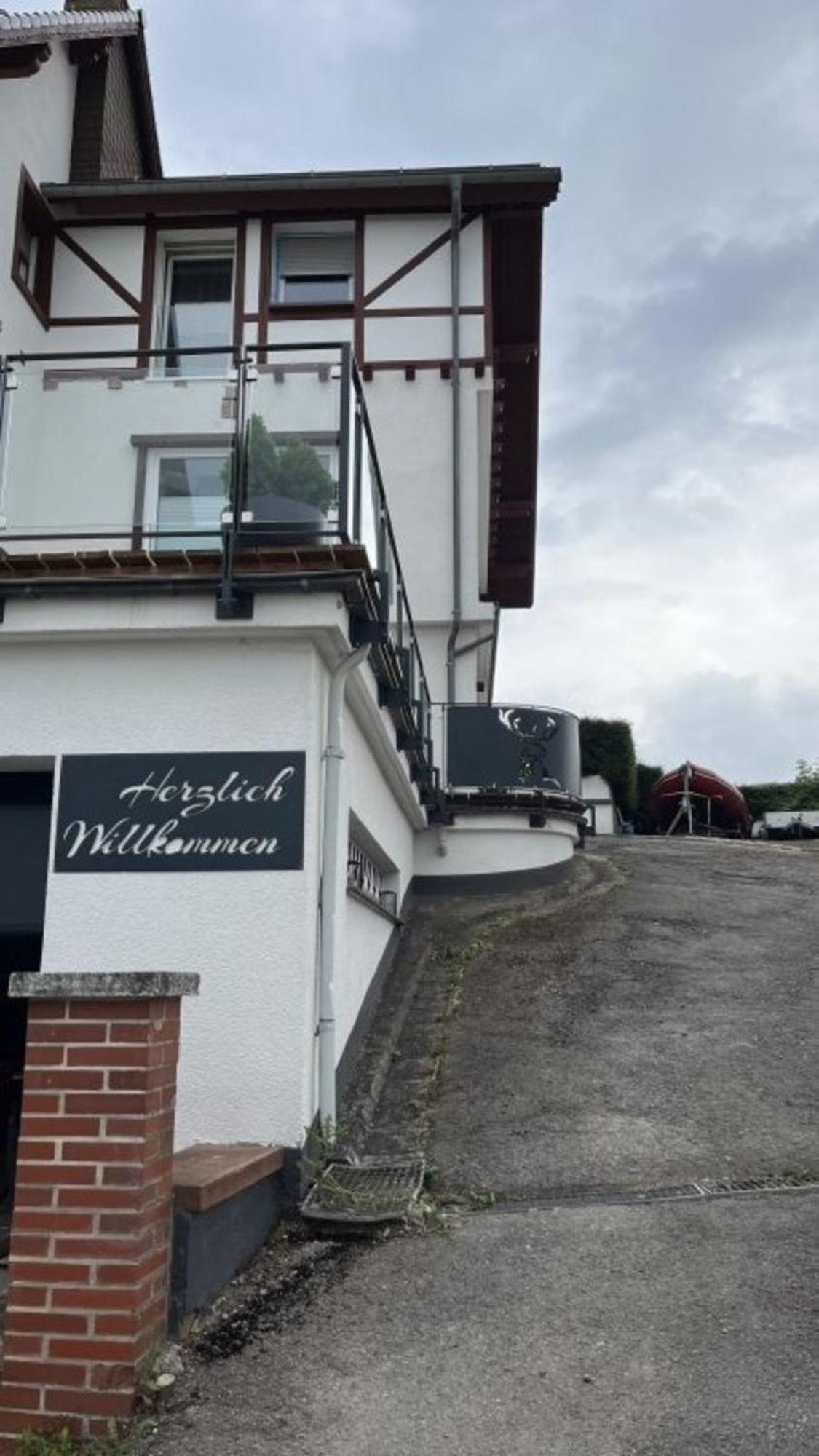 Wellness Appartement Eifelglueck Pelm Экстерьер фото